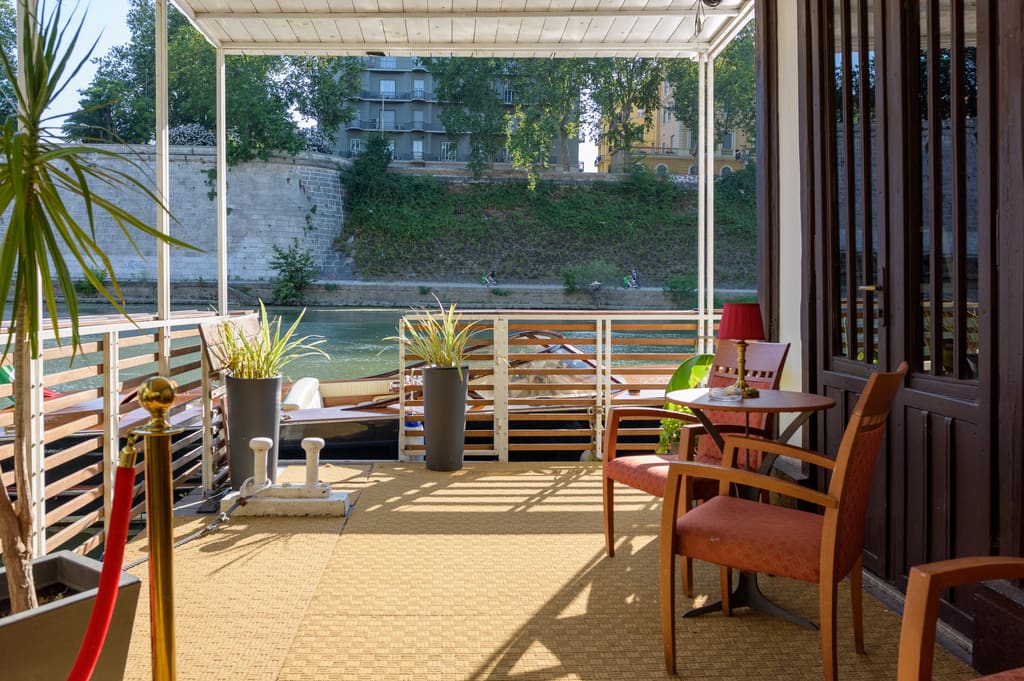 Il patio coperto sul fiume