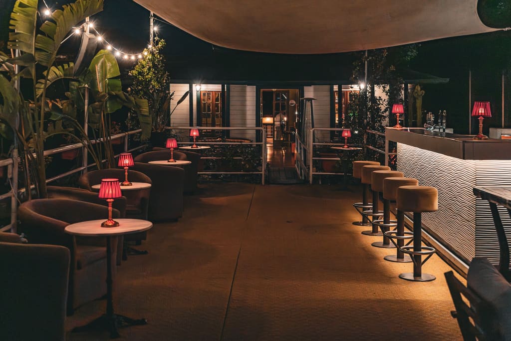 Il bar della terrazza sul Tevere